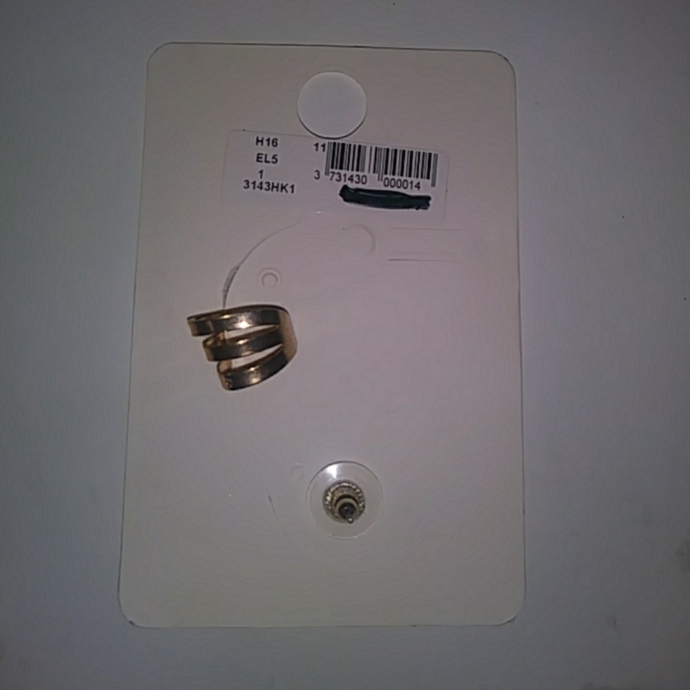 Unique left earring - Picture 2 of 3